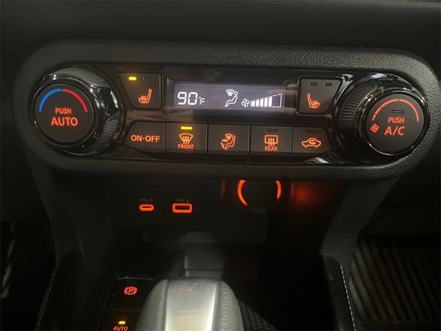 Used 2023 Nissan Kicks SR w/ SR Premium Package image 12