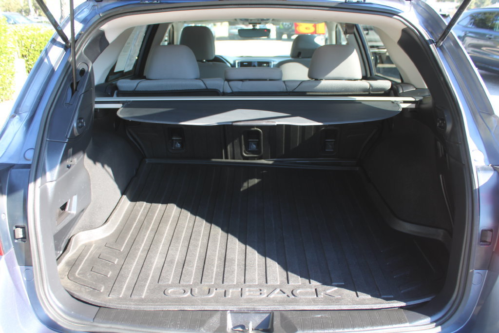 Used 2018 Subaru Outback 2.5i Premium AWD/4WD image 10