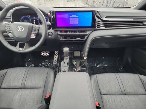 Used 2025 Toyota Camry XSE FWD image 10
