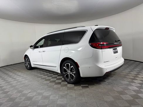 Certified 2024 Chrysler Pacifica Pinnacle image 8