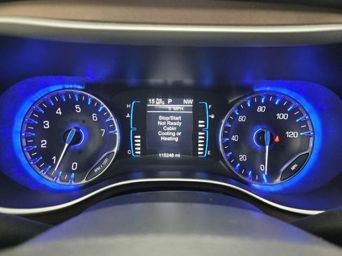 Used 2017 Chrysler Pacifica Touring-L FWD image 23