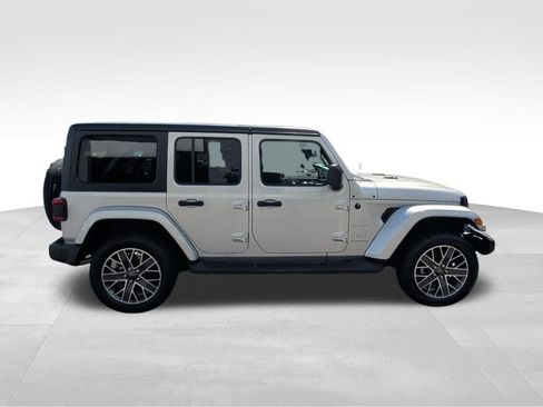 Used 2023 Jeep Wrangler Unlimited Sahara w/ Dual Top Group AWD/4WD image 6
