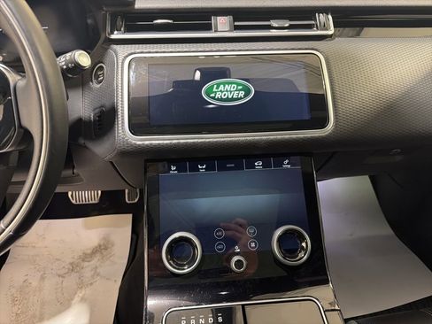 Used 2018 Land Rover Range Rover Velar R-Dynamic SE AWD/4WD image 16