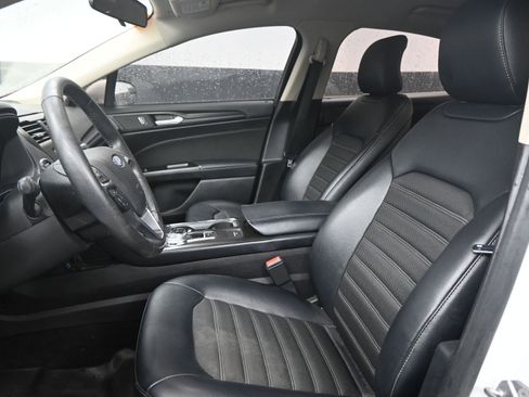 Used 2018 Ford Fusion SE w/ Equipment Group 201A image 17