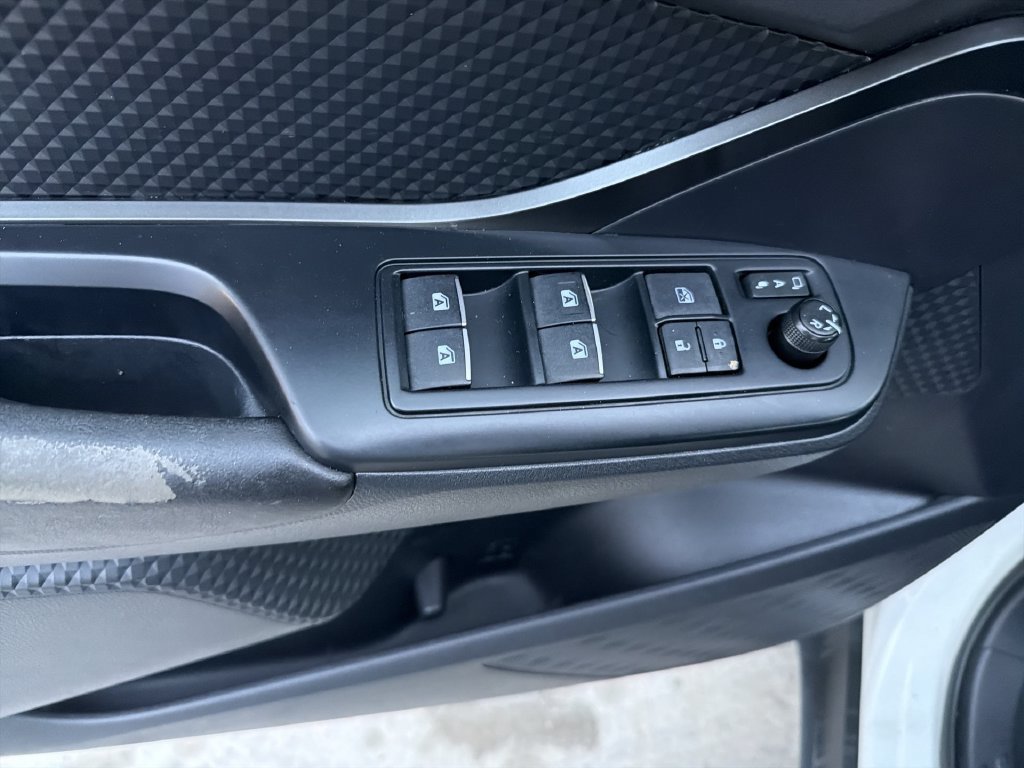 Used 2018 Toyota C-HR XLE FWD image 10