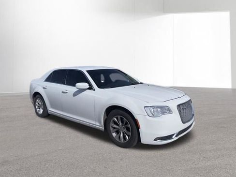 Used 2016 Chrysler 300 Limited RWD image 3