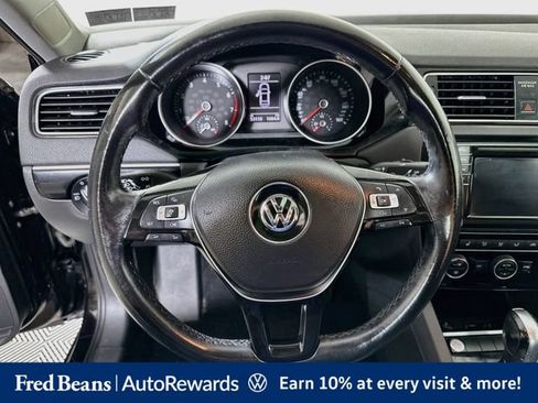 Used 2017 Volkswagen Jetta SEL FWD image 15