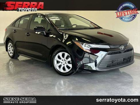 Certified 2025 Toyota Corolla LE FWD image 1