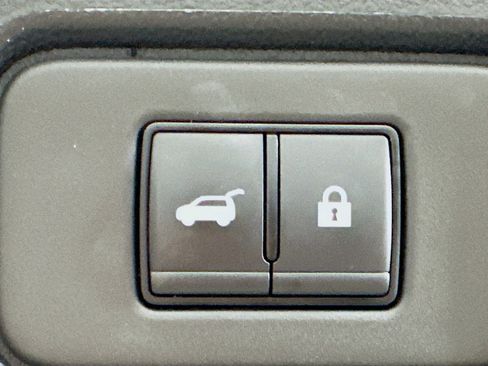 Used 2025 Nissan Pathfinder SV AWD/4WD image 30