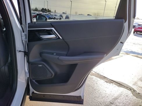 New 2026 Mitsubishi Outlander Trail Edition image 32