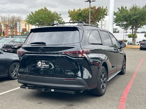 Used 2026 Toyota Sienna XLE Woodland Edition AWD/4WD image 7