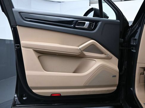 Certified 2021 Porsche Cayenne Coupe AWD/4WD image 7