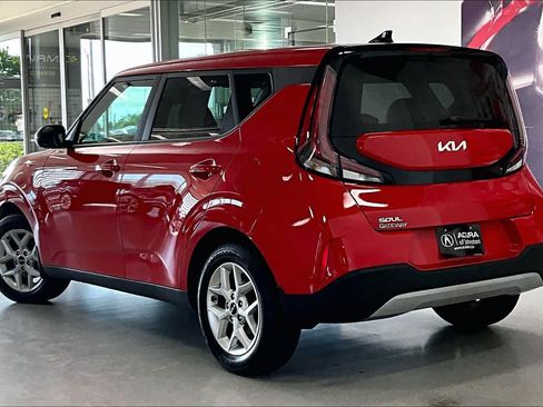 Used 2023 Kia Soul LX w/ LX Technology Package FWD image 4