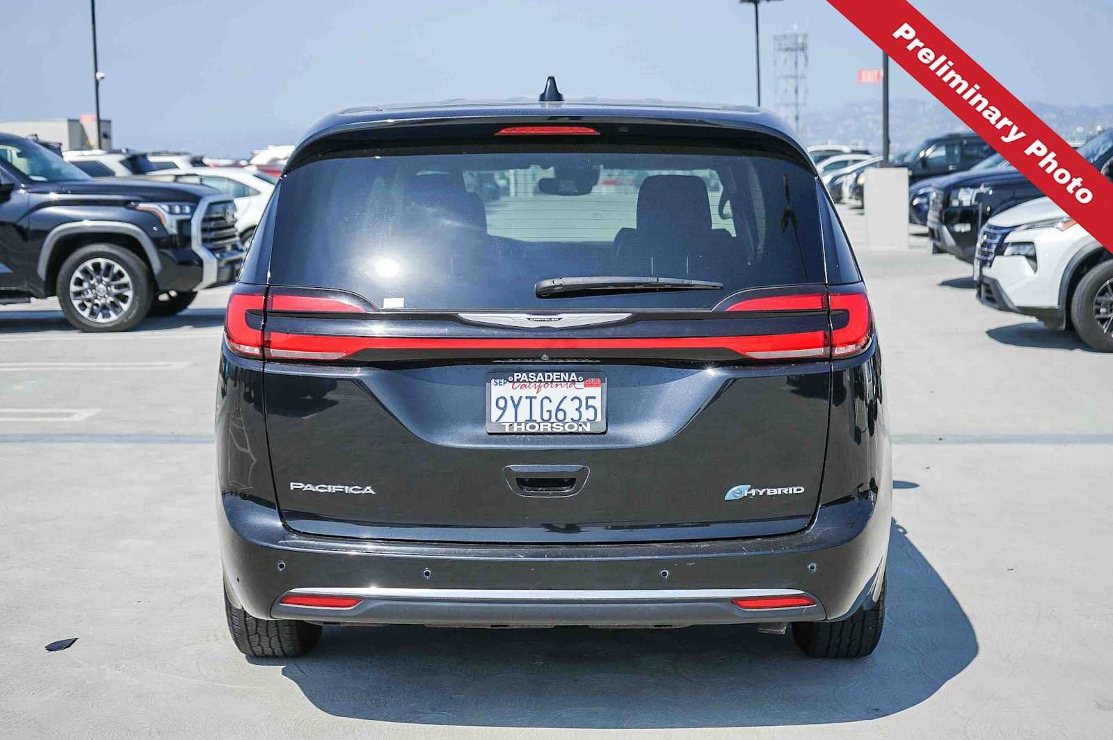 Used 2023 Chrysler Pacifica Limited FWD image 7