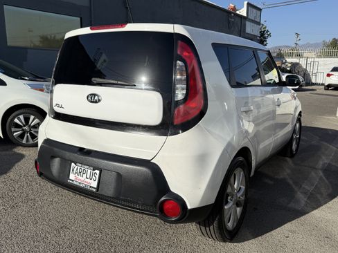 Used 2015 Kia Soul + image 8