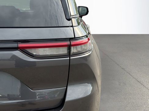 Used 2024 Jeep Grand Cherokee Altitude image 11