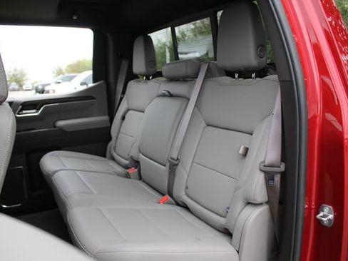 Used 2024 GMC Sierra 1500 SLT image 33