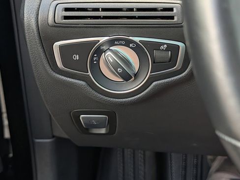 Used 2022 Mercedes-Benz GLC 300 4MATIC image 22