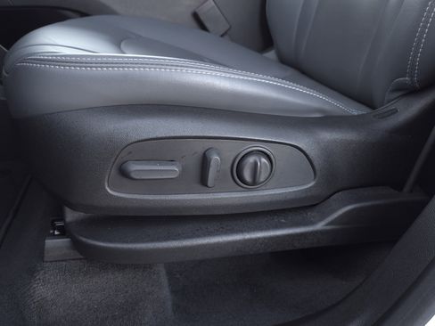 Used 2023 Buick Enclave Essence w/ Sport Touring Edition image 11