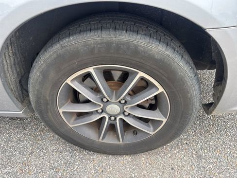 Used 2017 Dodge Grand Caravan SXT image 11