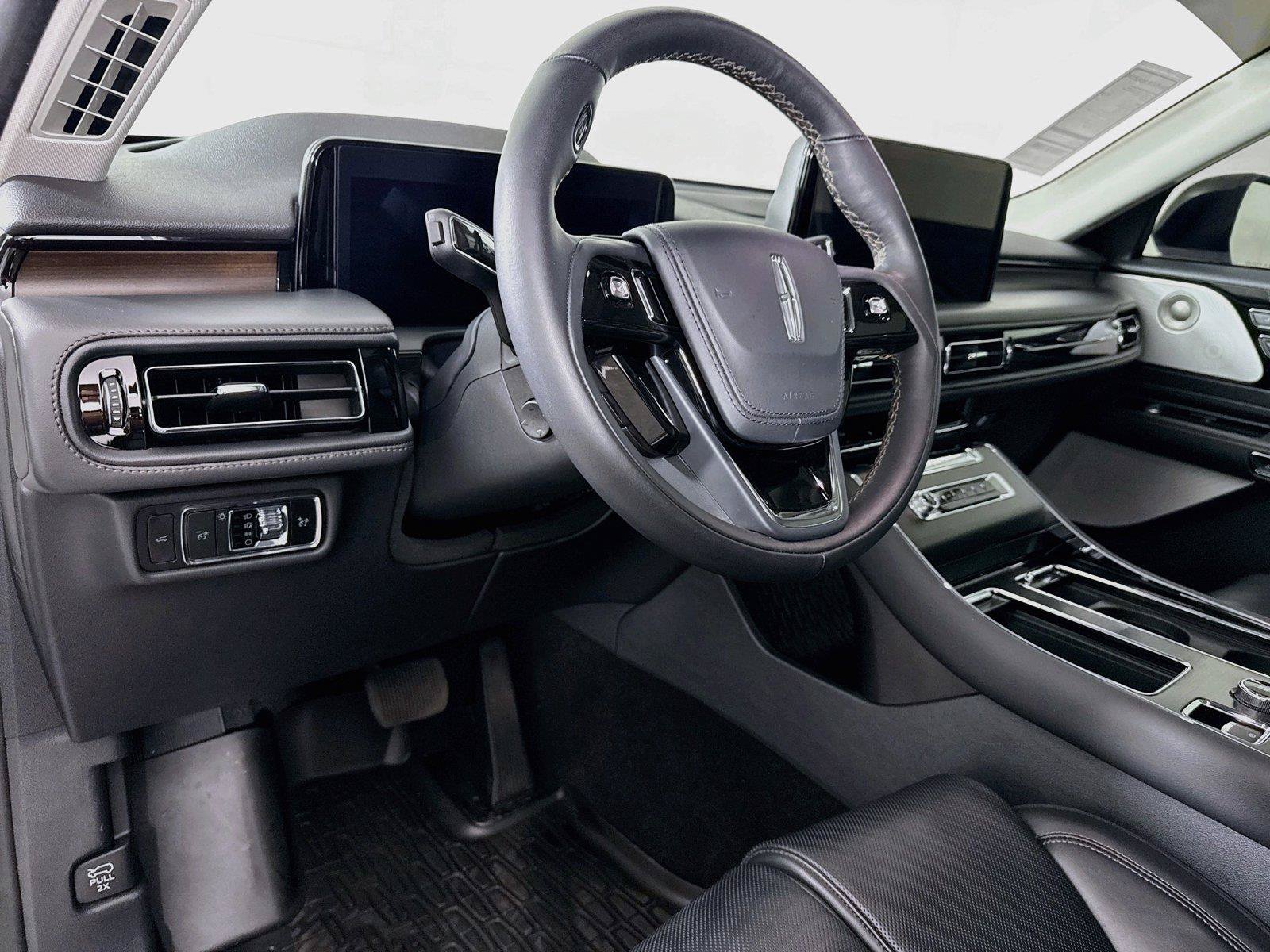 Used 2025 Lincoln Aviator Reserve w/ Equipment Group 201A AWD/4WD image 4
