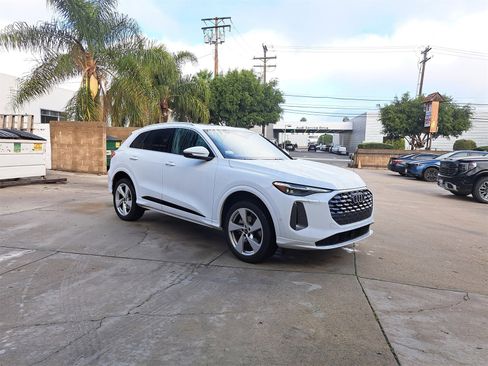 Certified 2025 Audi Q5 Premium Plus w/ Premium Plus image 2