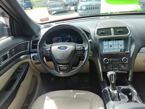 Used 2018 Ford Explorer XLT w/ Equipment Group 202A AWD/4WD image 9