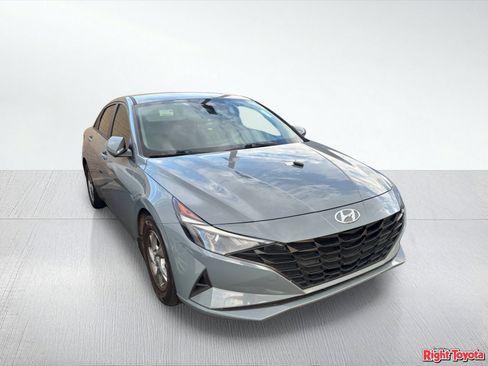 Used 2023 Hyundai Elantra SE FWD image 5