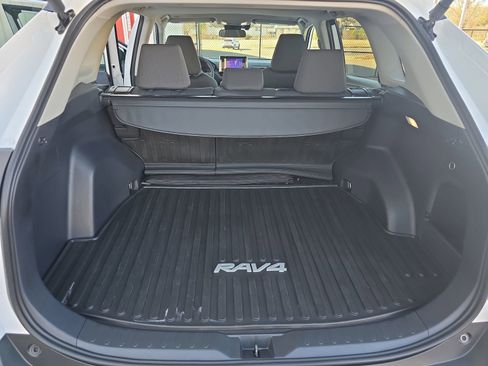 Used 2024 Toyota RAV4 XLE image 18