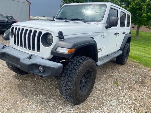 Used 2019 Jeep Wrangler Unlimited Sport S AWD/4WD image 3