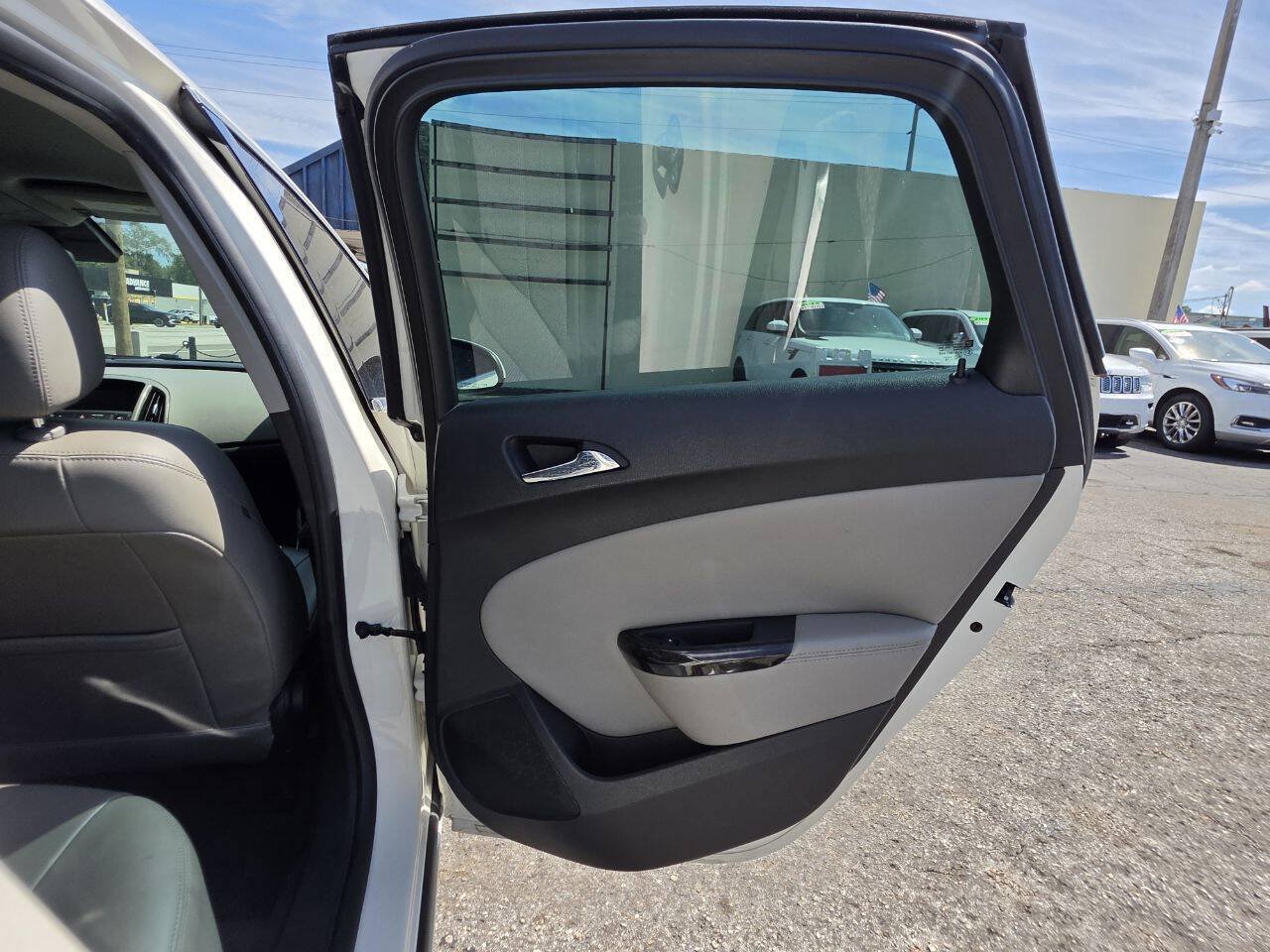 Used 2015 Buick Verano FWD image 15