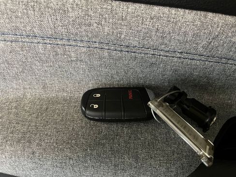 Used 2025 Jeep Compass Latitude image 21