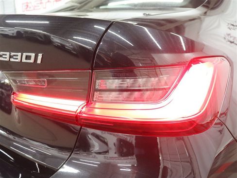 Used 2021 BMW 330i xDrive Sedan w/ Driving Assistance Package AWD/4WD image 11