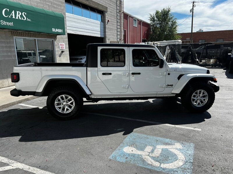 Used 2023 Jeep Gladiator Sport AWD/4WD image 10