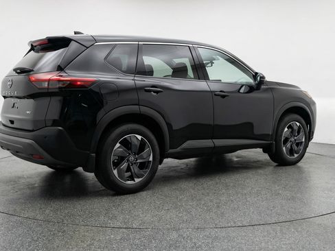 Used 2025 Nissan Rogue SV FWD image 9