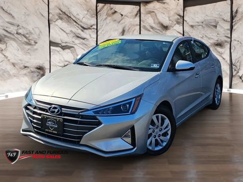 Used 2020 Hyundai Elantra SE w/ Cargo Package (C1) FWD image 3