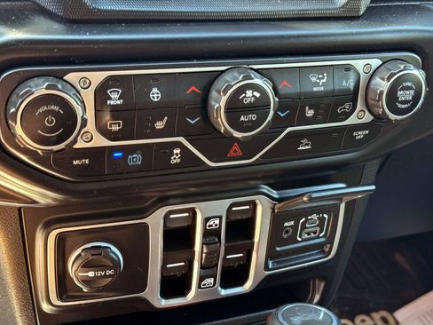 Used 2023 Jeep Wrangler Unlimited Sahara w/ Cold Weather Group AWD/4WD image 13