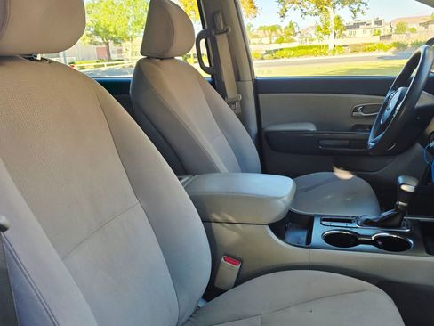 Used 2020 Kia Sedona LX image 25