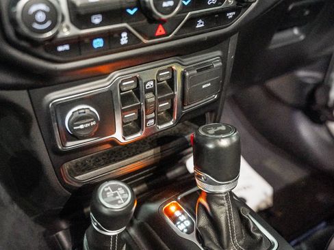 Used 2022 Jeep Wrangler Unlimited Sahara image 21