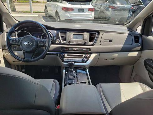 Used 2015 Kia Sedona EX w/ EX Premium Plus Package FWD image 11