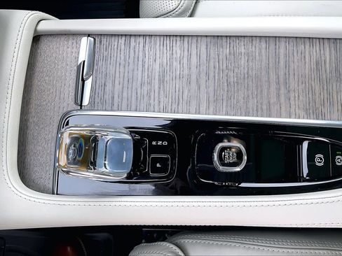 Used 2023 Volvo XC90 T8 Ultimate w/ Protection Package Premier image 20