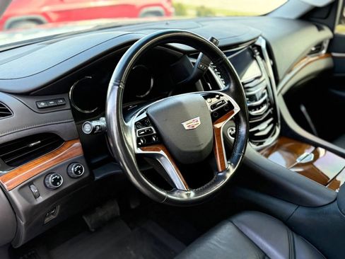 Used 2017 Cadillac Escalade Premium Luxury image 11