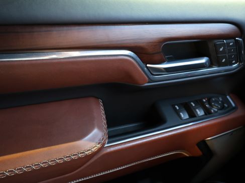 Used 2024 GMC Sierra 2500 Denali Ultimate w/ Snow Plow Prep/Camper Package image 18