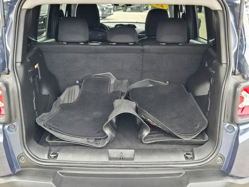 Certified 2023 Jeep Renegade Latitude image 11