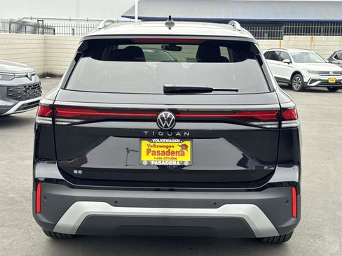New 2026 Volkswagen Tiguan SE FWD image 4