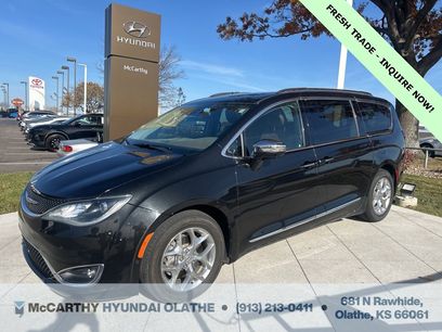 Used 2017 Chrysler Pacifica Limited w/ Advanced Safetytec Group