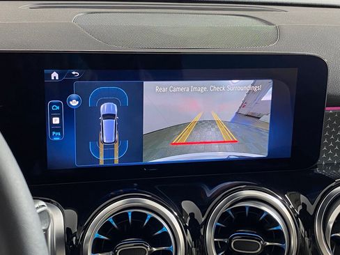 New 2025 Mercedes-Benz GLB 250 4MATIC image 24