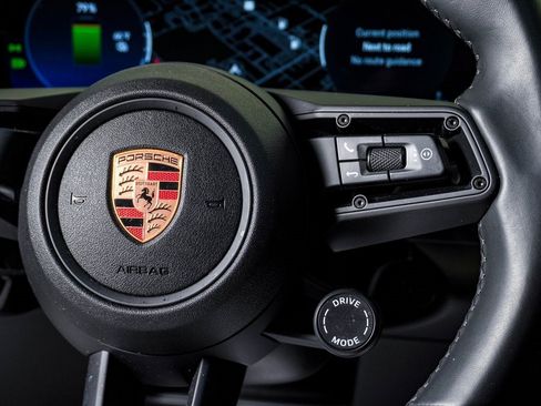 Certified 2025 Porsche Macan Electric image 19