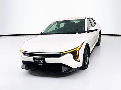 Used 2025 Kia K4 FWD image 3