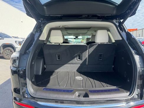 Used 2023 Buick Enclave Avenir w/ Avenir Technology Package image 32